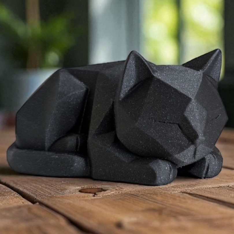 Low Poly Waiting Cat Figurine